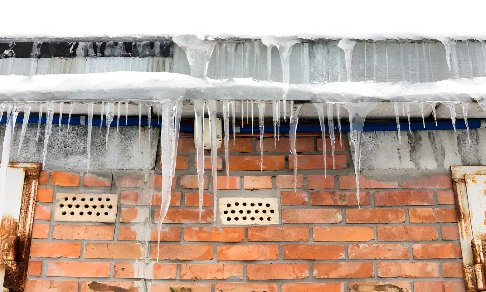 Why Ice Dams Develop on Roofs and How Homeowners Can Prevent Seasonal Damage